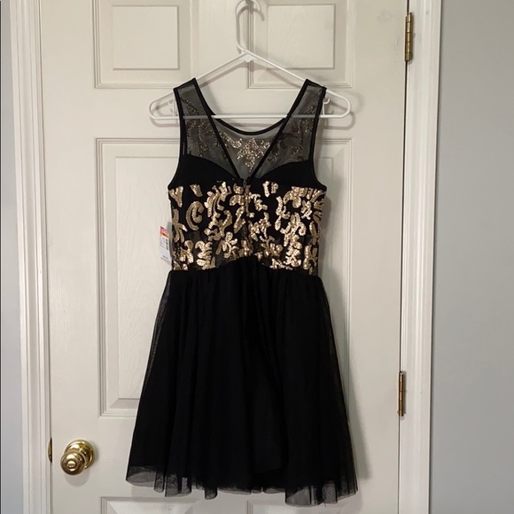 NWT Formal dress - Picture 2 of 3